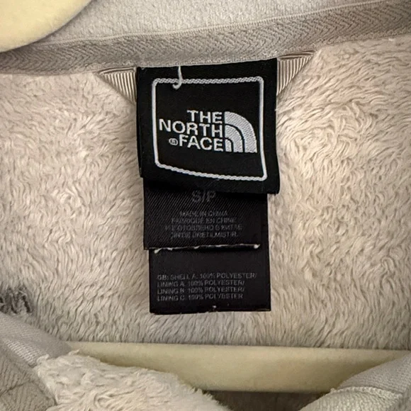 The North Face Women's Teddy Jacket - Picture 2 of 10